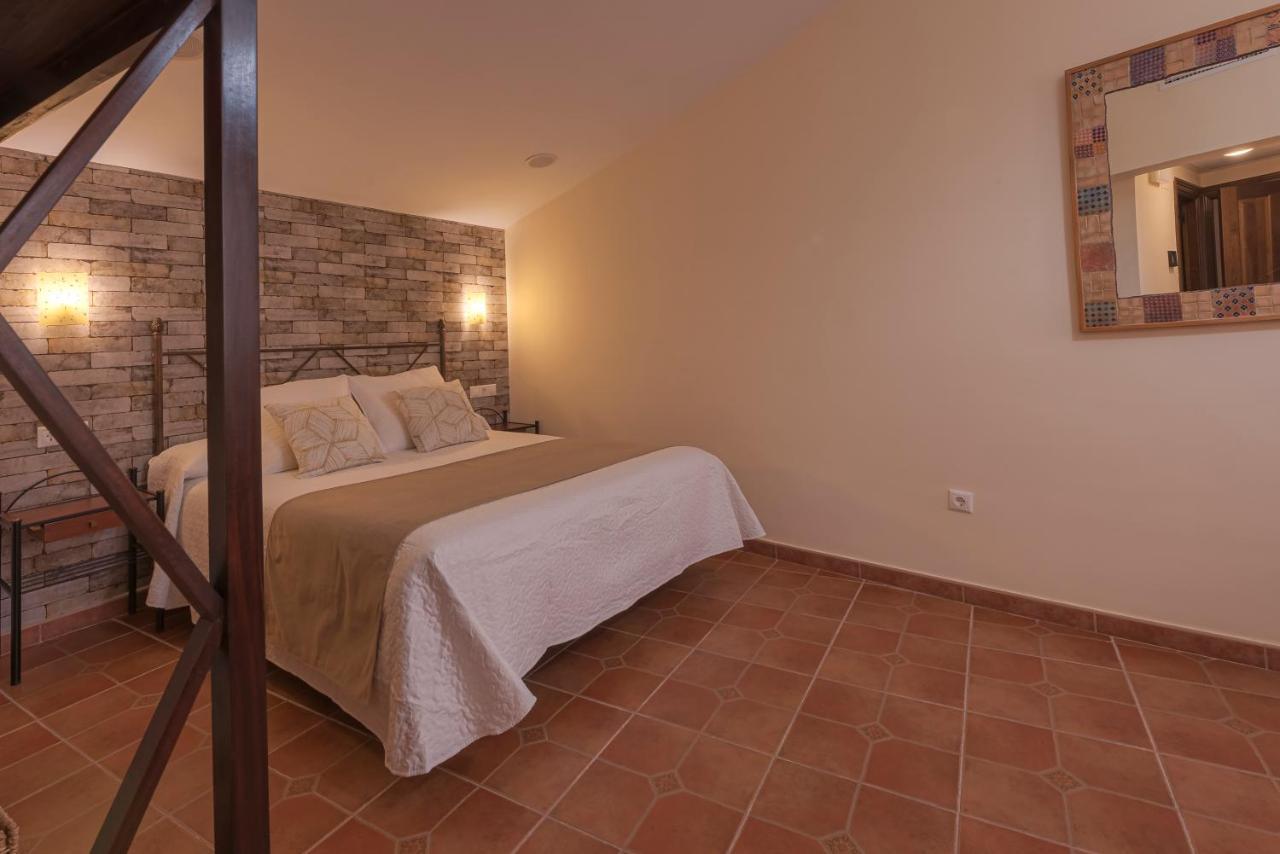 Hostal El Griel No Disponemos De Recepcion Fisica Hervas Exterior photo