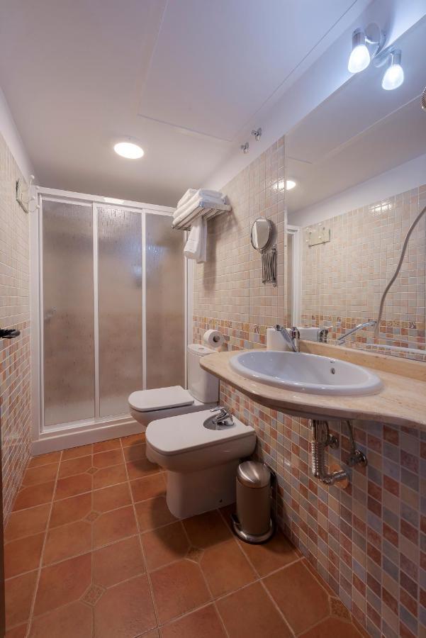 Hostal El Griel No Disponemos De Recepcion Fisica Hervas Exterior photo