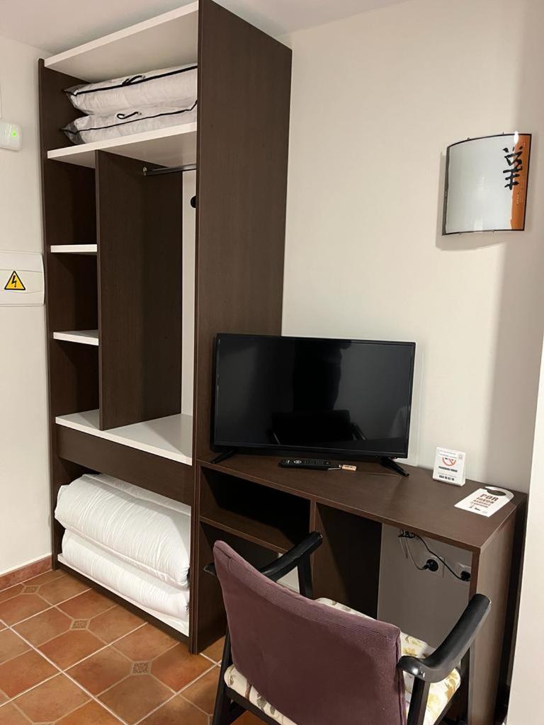 Hostal El Griel No Disponemos De Recepcion Fisica Hervas Exterior photo